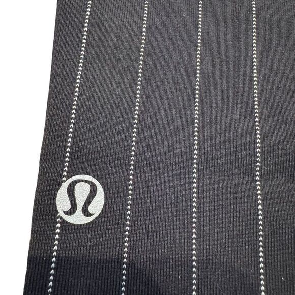 Lululemon wide leg cropped pants (S/M) - Picture 3 of 3